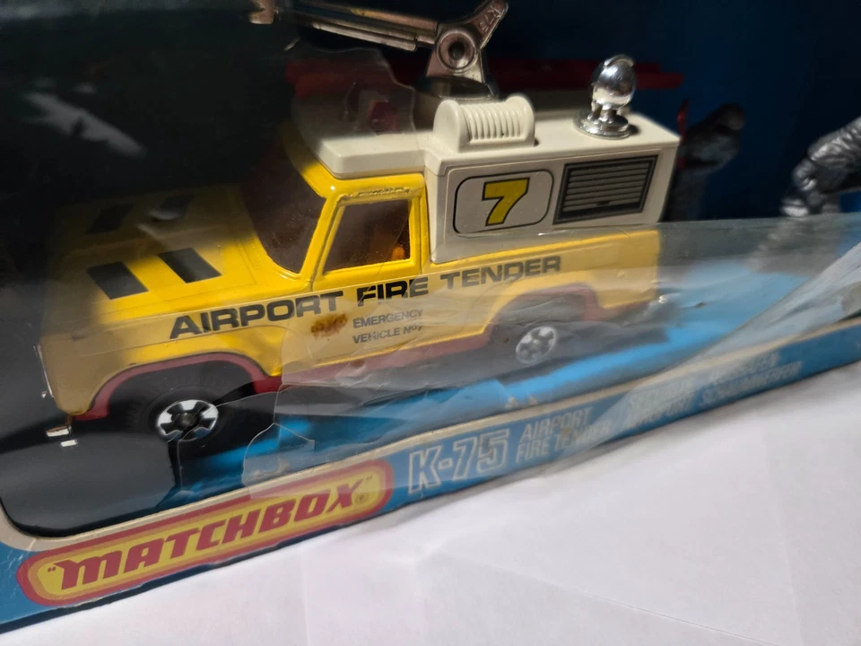 Vintage Matchbox Super Kings K-75 Airport Fire Tender w/Window Box - Image 2 of 4