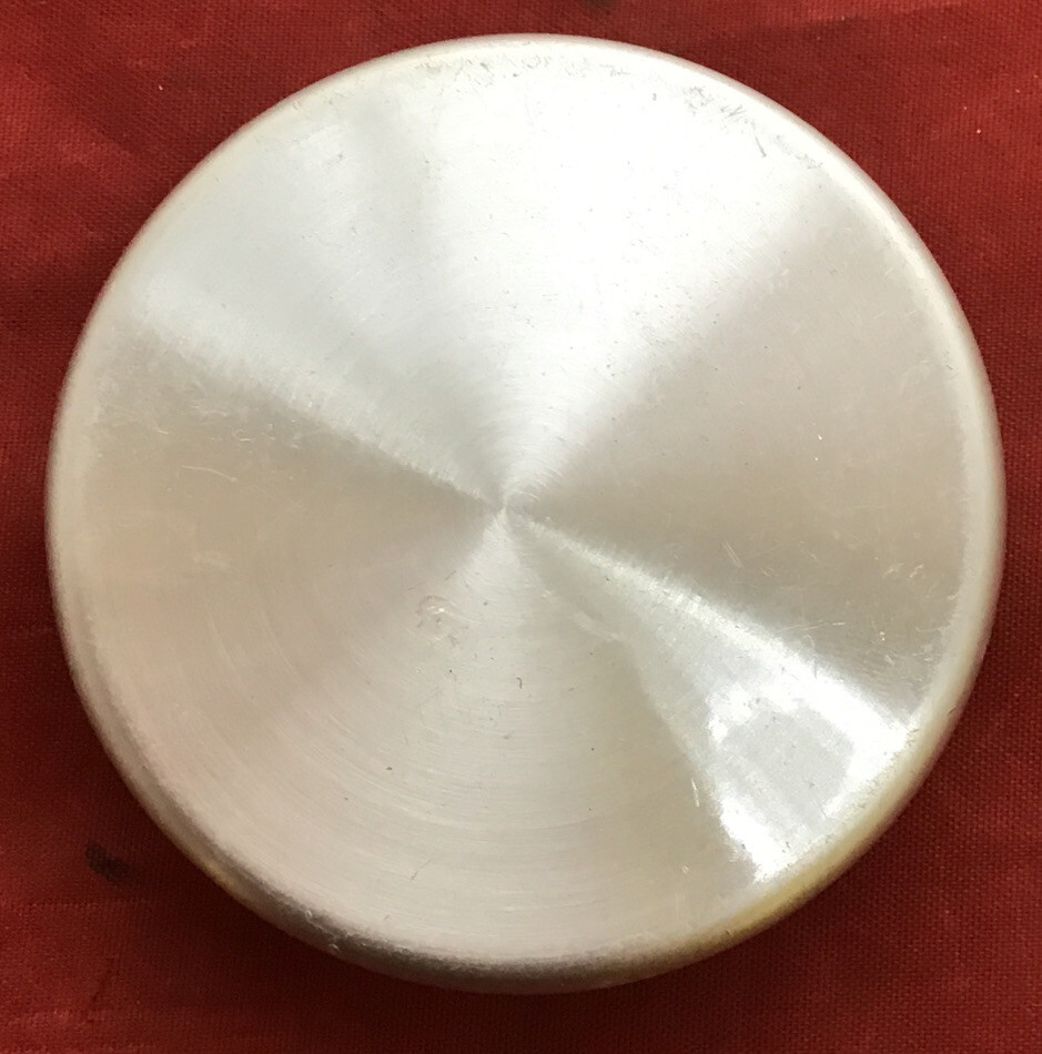 ONE USED Aftermarket SILVER MACHINED CENTERCAP BC-506S 10910