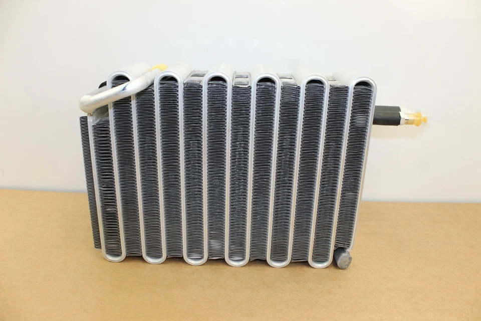 Núcleo de evaporador OEM con válvula de expansión para accesorios de rosca Honda Accord 1990-93 Foto 3 de 4