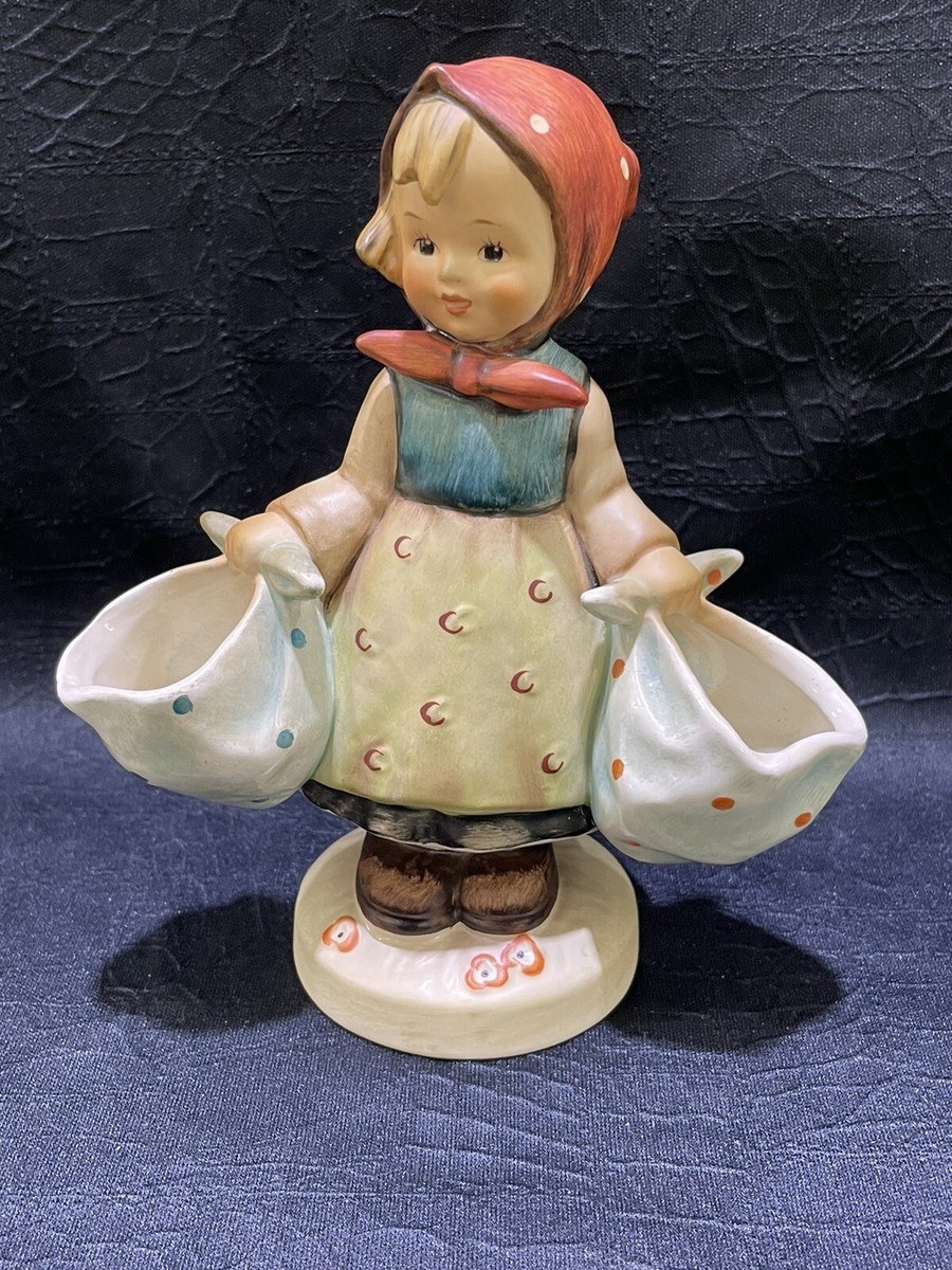 Goebel W. Germany Hummel 175 Mother's Darling Figurine 5 1/2