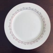 Eaton Fine Dining *Real Gold Trim* Dinner Plates Purple White Vine Leaf Design 