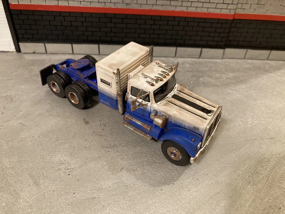 1977 White Road Boss NEO Scale Models Resin 1/64 Weathered Semi Truck Custom - Image 4 of 4