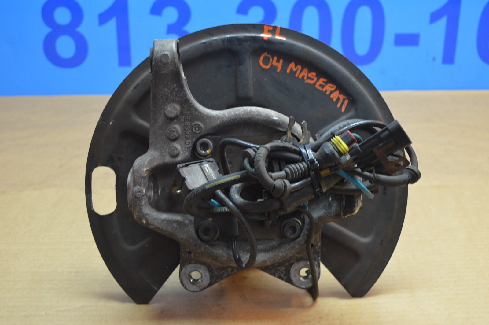 2004 M138 MASERATI M128 GT COUPE FRONT DRIVER SIDE SPINDLE WHEEL HUB 28839701