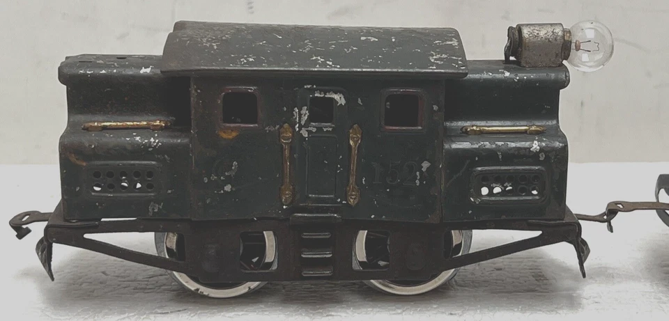 LIONEL O-GAUGE PREWAR 152 ELECTRIC LOCOMOTIVE W/(2)901 & 802 CARS - TESTED -RUNS - Image 3 of 4