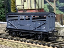 Hornby R022 GWR Cattle Wagon LSM Grey Cat 38901 OO Gauge