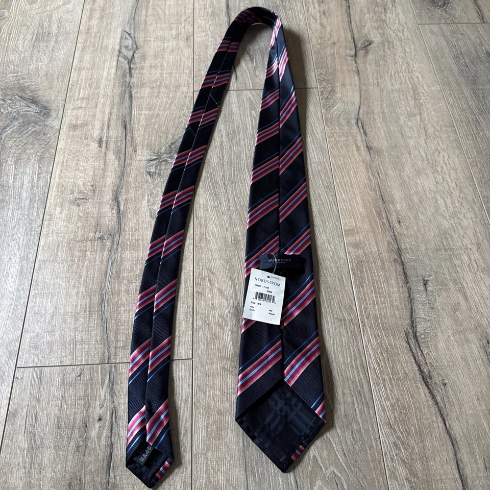 Corbata Burberry para hombre azul con rayas rosas 100 % seda hecha en Italia nueva con etiquetas Foto 3 de 4