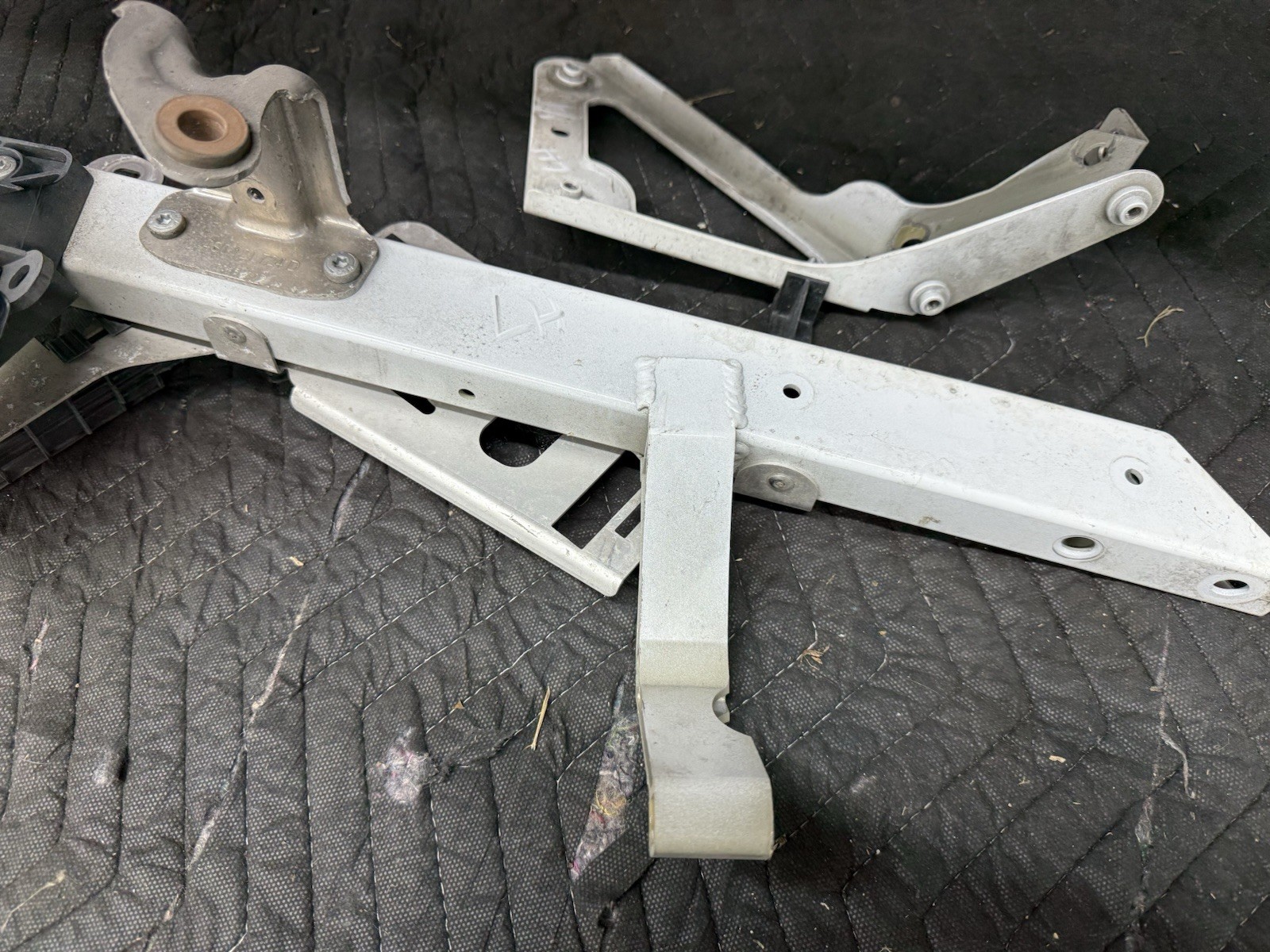 Audi R8 V10 Rear Left Quarter Panel Support Bracket 4S0907741 2017 - 2023 OEM