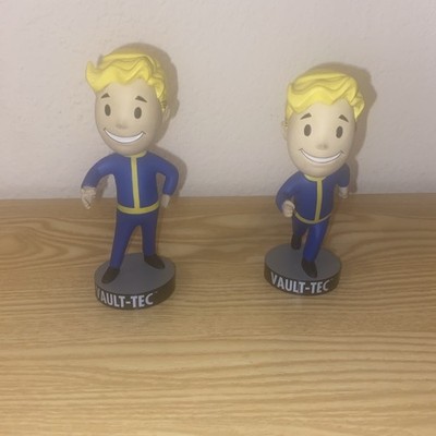 Fallout Vault Boy From 111 Both Melee Weapons And Endurance Bobble heads 2006 
