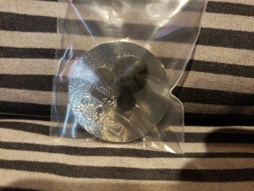 Disney Parks Pin Trading DONALD'S FEET Hidden Mickey 4 of 4 (2007) - Picture 3 of 4