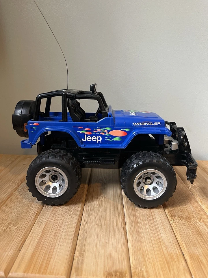 Nikko Radio Control Jeep Wrangler  20817.  27 Mhz 1/20 scale.  Tested Functional - Image 2 of 4