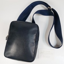 Good condition LONGCHAMP shoulder bag square leather navy from Japan