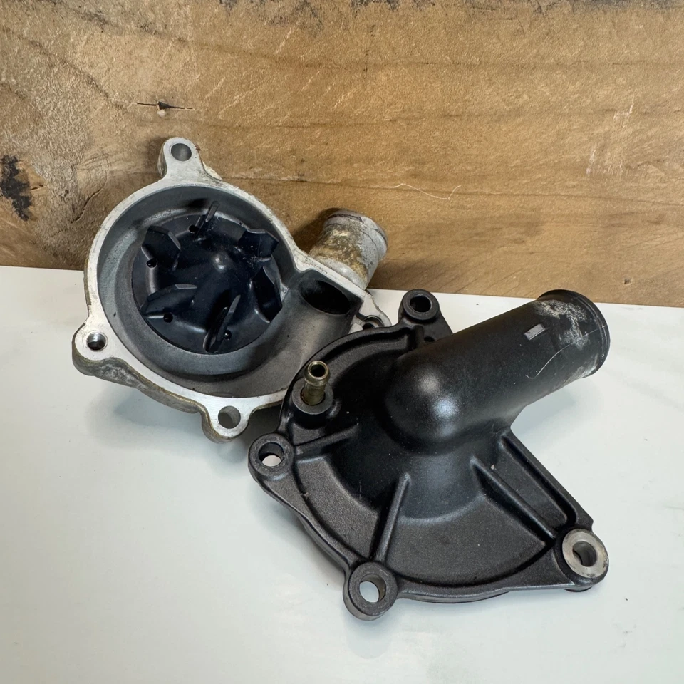 06-08 Yamaha YZF-R6R YZF R6 Motor Motor Bomba de Agua Foto 2 de 4