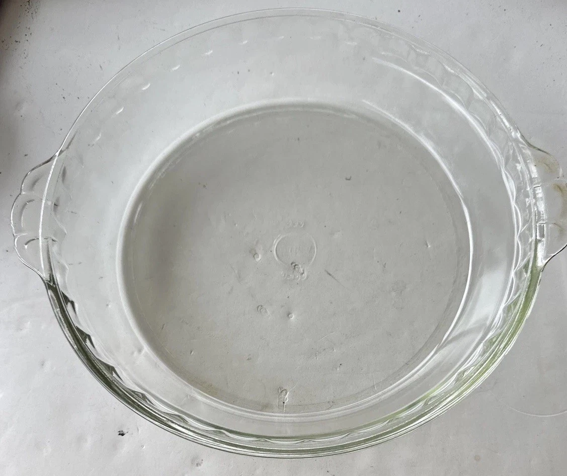 VINTAGE PYREX 229 CLEAR PIE PAN MADE IN USA W/CRIMPLED EDGES & HANDLES 9.5”