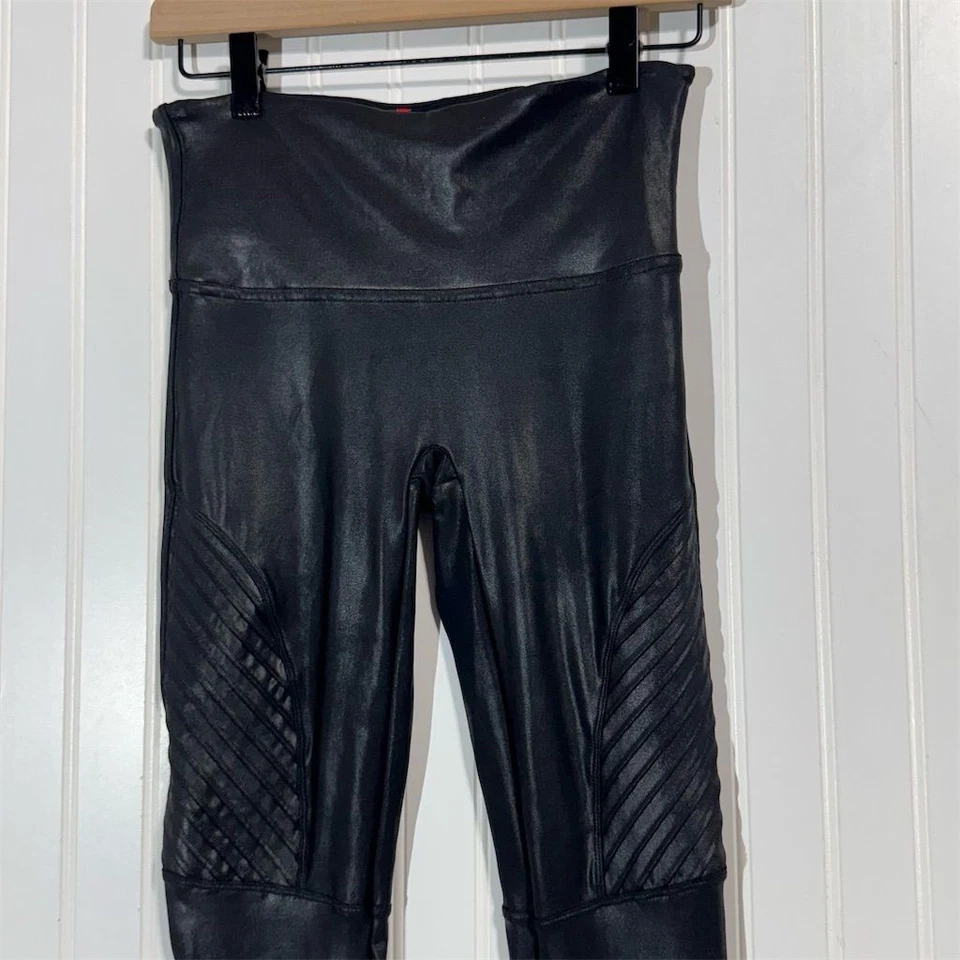 Leggings Spanx de cuero sintético para moto negros M tiro medio alto pantalones adelgazantes Foto 2 de 4