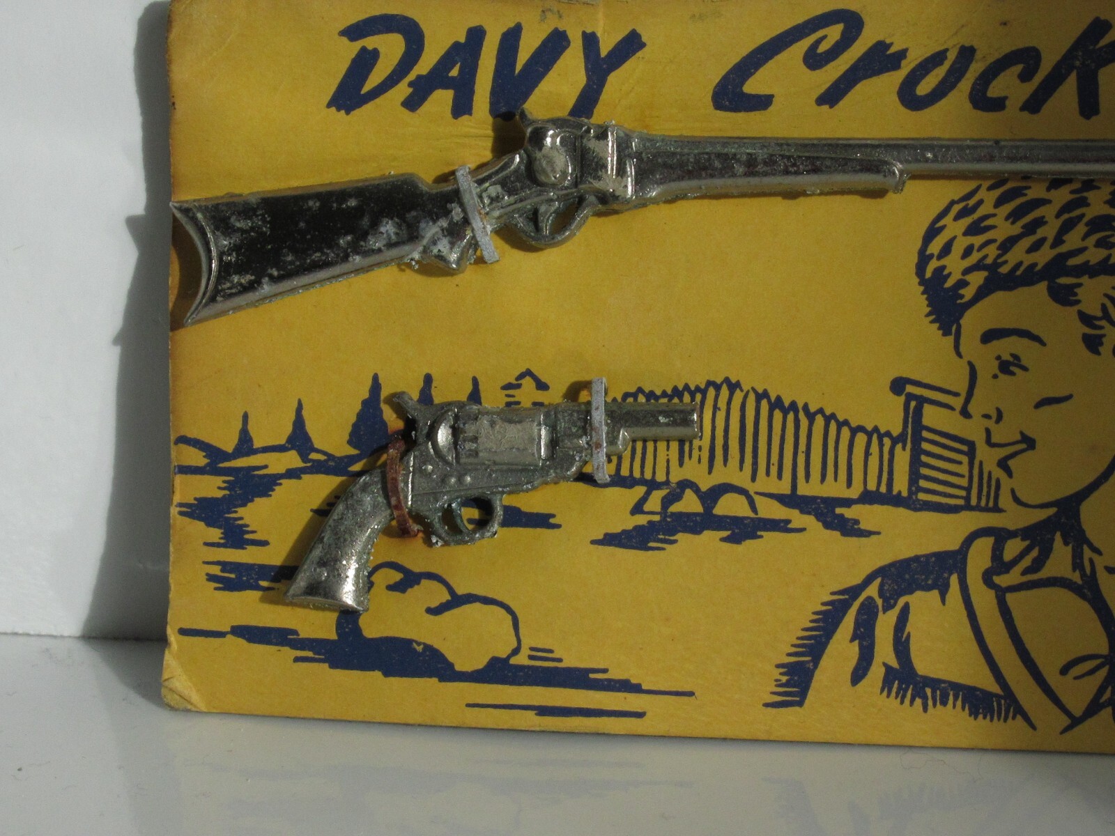 VINTAGE DAVY CROCKETT SMALL TOY METAL GUN RIFLE ON ORIGINAL CARD MARKED