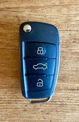 NEW! Audi keyless entry remote flip key fob IYZ 3314 / 4F0837220 N AG / 8E Chip