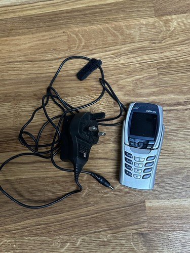 Nokia 6800 - Gray and Blue Flip Phone - Picture 4 of 15