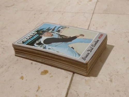 Lot of 33 1970 Topps Baseball card Lot #s 52-378 - Picture 5 of 5