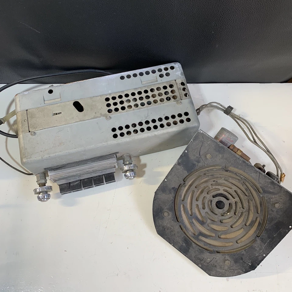 Vintage Oldsmobile 1953 Deluxe 88, Super 88 AM PB Radio Delco 982990 And Speaker - Image 4 of 4