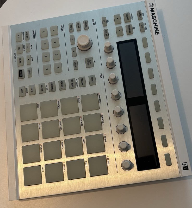 Native Instruments Maschine 2 Sampler & Sequencer Controller White/Silver