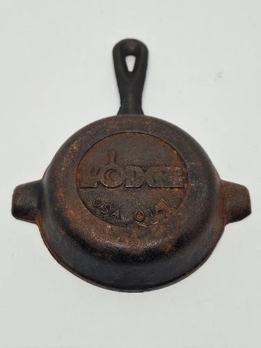Vintage Cast Iron Lodge Mini Ashtray Skillet Pan