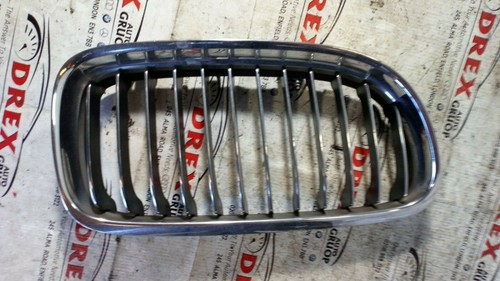 BMW 3er E90 E91 LCI Stoßstange vorne Mitte Gitter Chrom rechte Seite 7201970