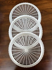 VINTAGE RETRO 9.5” PLASTIC PICNIC PAPER PLATE HOLDERS REUSABLE SET OF 4 WHITE