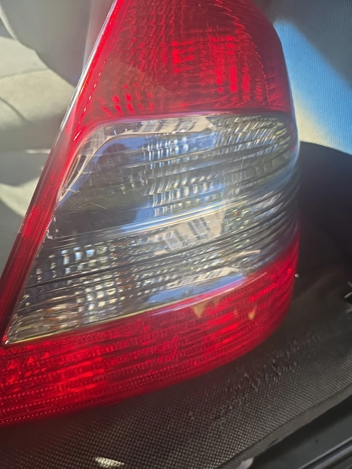 Mercedes-Benz E-Class Genuine RIGHT Tail Light,Rear Lamp E350 E550 AMG OEM. - Image 2 of 4