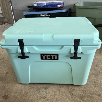 Used Yeti Tundra 35 Seafoam Hard Cooler