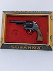 VINTAGE ANTIQUE TOY SUSANNA TOY WESTERN STYLE IN BOX FRAME TOY PISTOL — photo 1