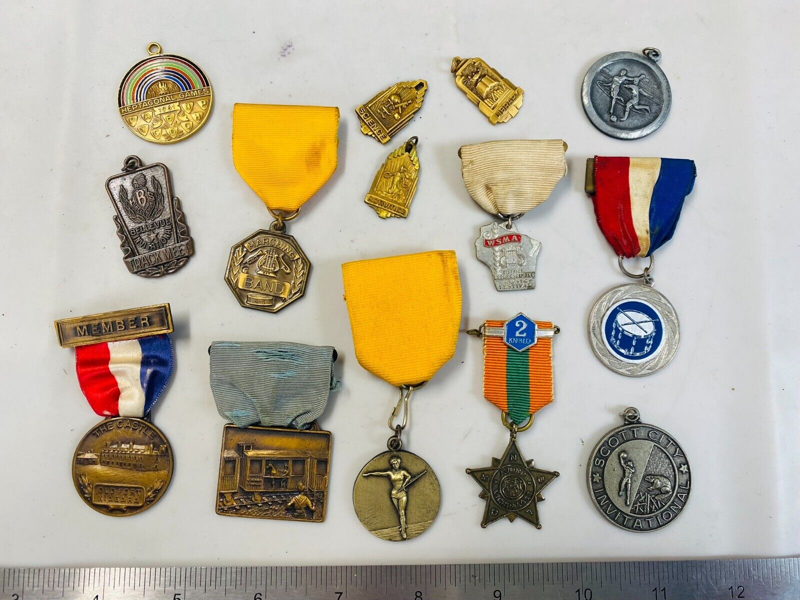 Collection Lot Vintage + Antique Fraternal Medals… - image 1