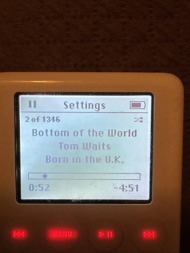 iPod 3rd Gen (20 GB) A1040 Fast Ship White Very Good Used 1346 Songs Alternative - Image 4 of 4