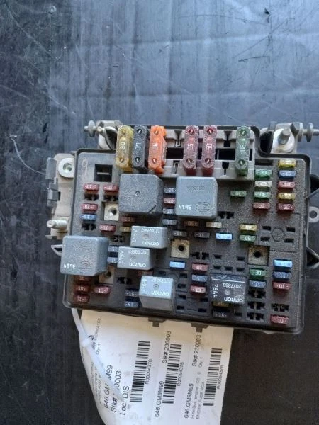 Chevrolet Silverado 1500 1999-2002 motor de caja de fusibles de 5,3 L 15770992 Foto 4 de 4