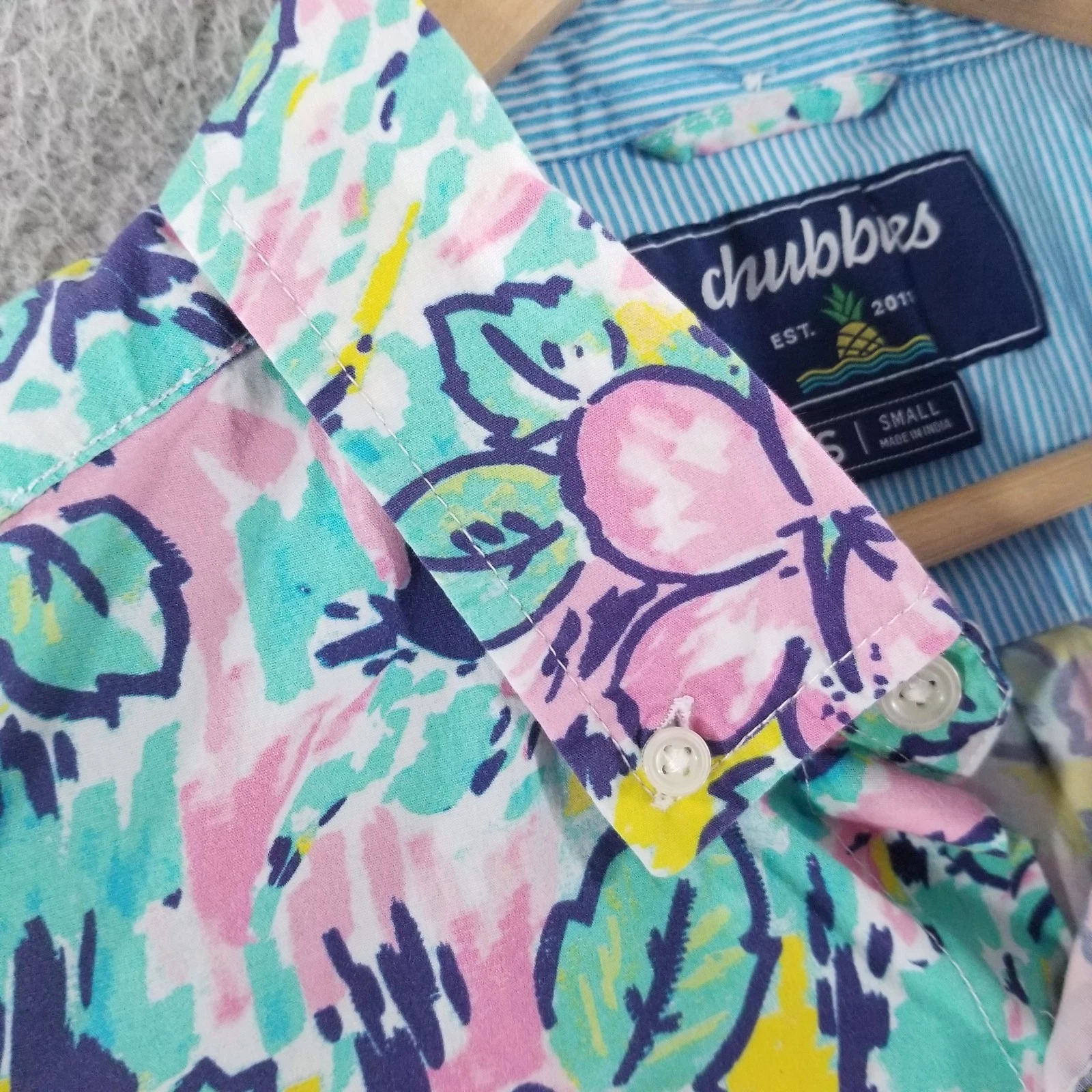 Chubbies Shirt Small Pink Floral Watercolor Stretch Button Down Vacation Cruise