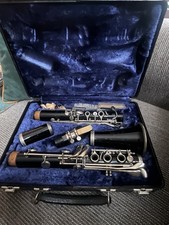 Bundy Bb Clarinet B Flat Black Plastic Closed Hole Key Type w/ Case