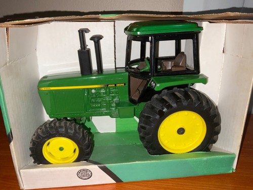 John Deere 4455 MFWD Tractor w/ Cab 1:16 Vintage Ertl 1990 - Picture 4 of 8