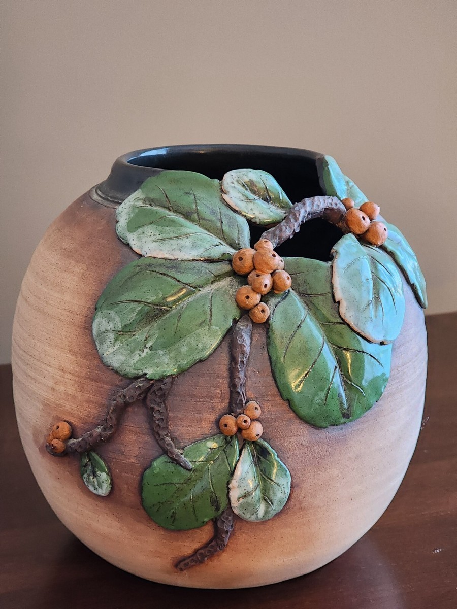 Vtg Old Patagonia pottery vase, 6 1/2