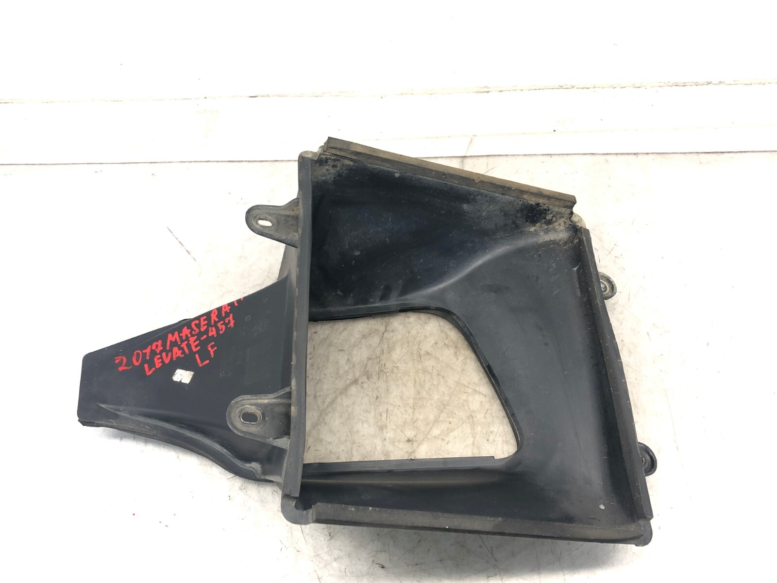 2017-2020 MASERATI LEVANTE 3.0L LEFT DRIVER FRONT INTERCOOLER INTAKE DUCT OEM