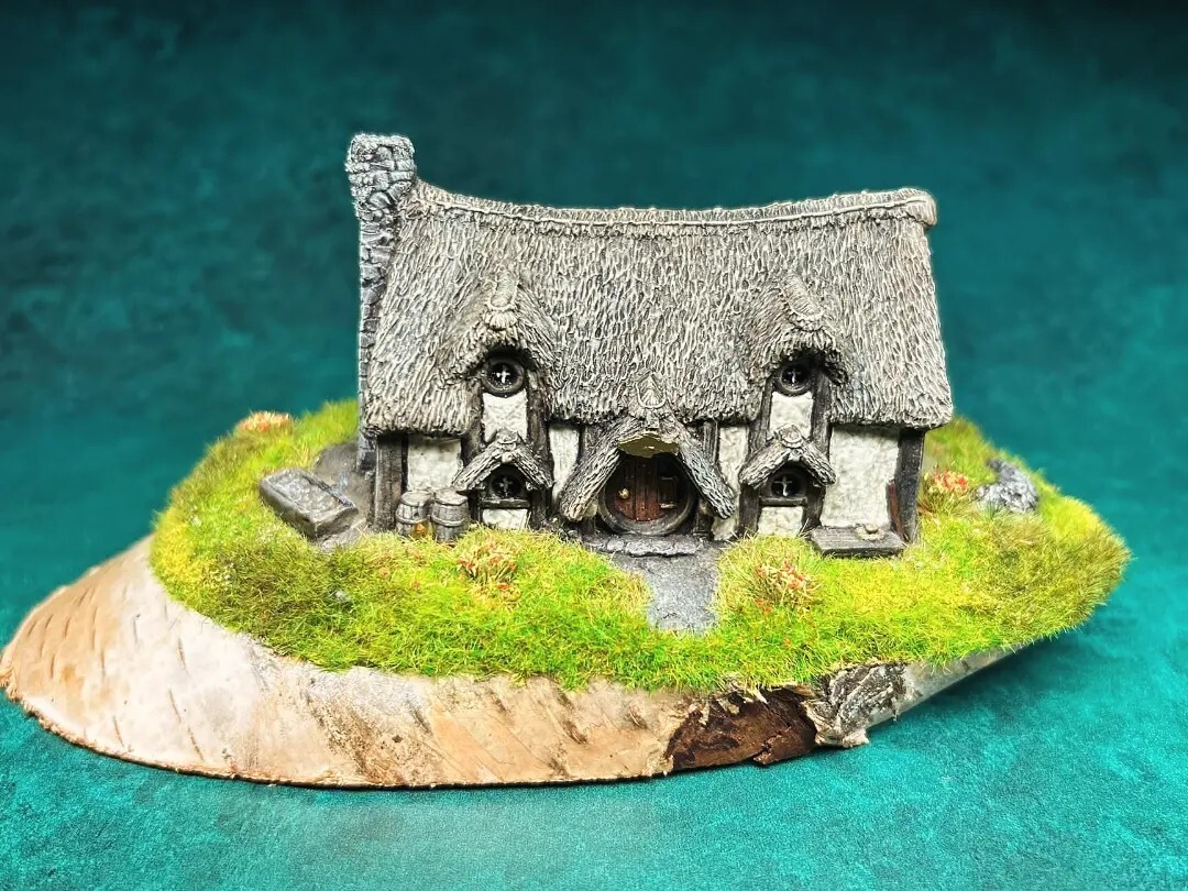 Hecho a mano LOTR Miniatura Hobbit Agujero, Golden Perch Inn - Escala 1:160