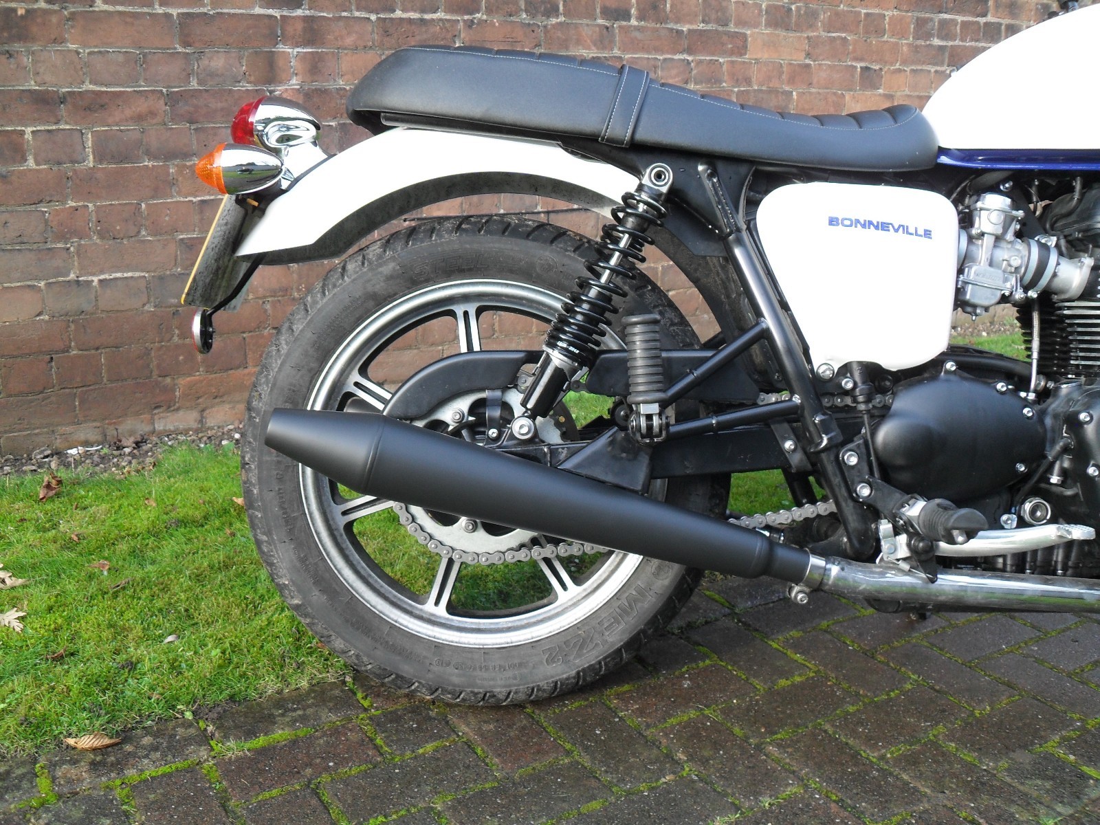 Triumph Bonneville SE Exhausts Norman Hyde TOGA PEASHOOTER BLACK HBS