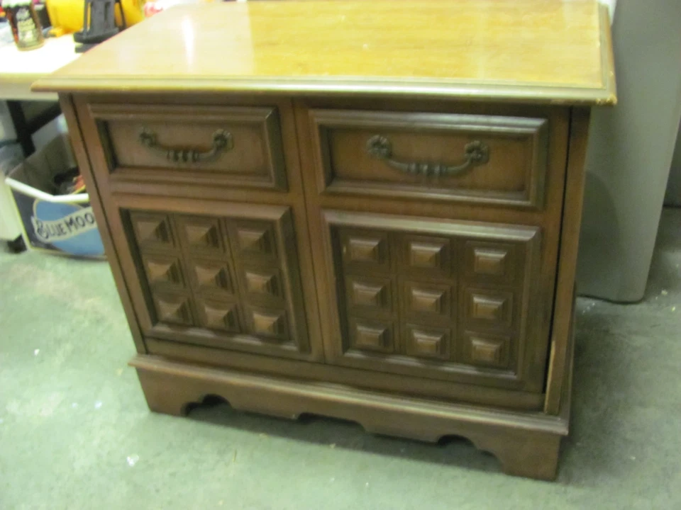 MESA DE NOCHE MESITA DE NOCHE DE VINILO FRONTAL TIRADOR HACIA ABAJO DE NOGAL DE COLECCIÓN Foto 2 de 4