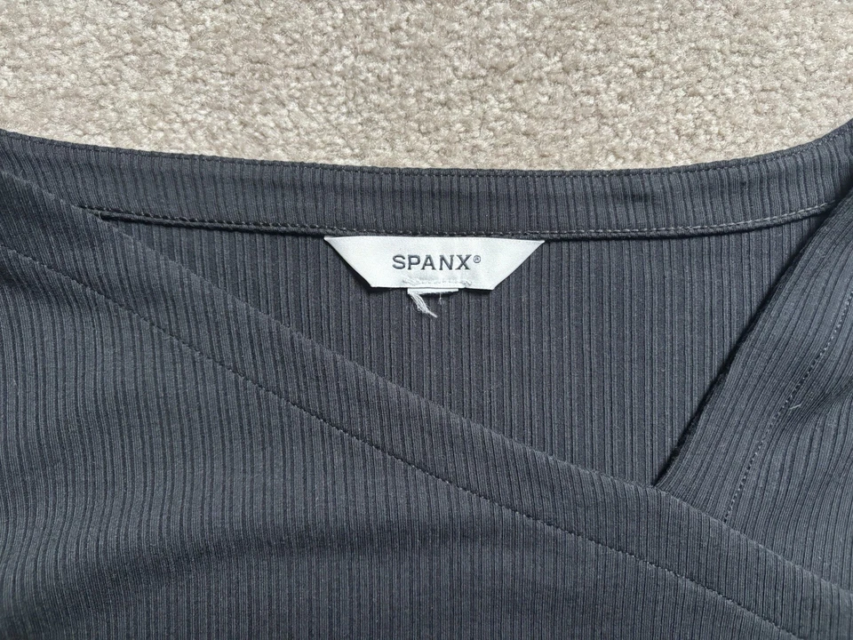 Spanx Smooth 女式罗纹中号圆领长袖衬衫黑色 — 第 2/3 张图片