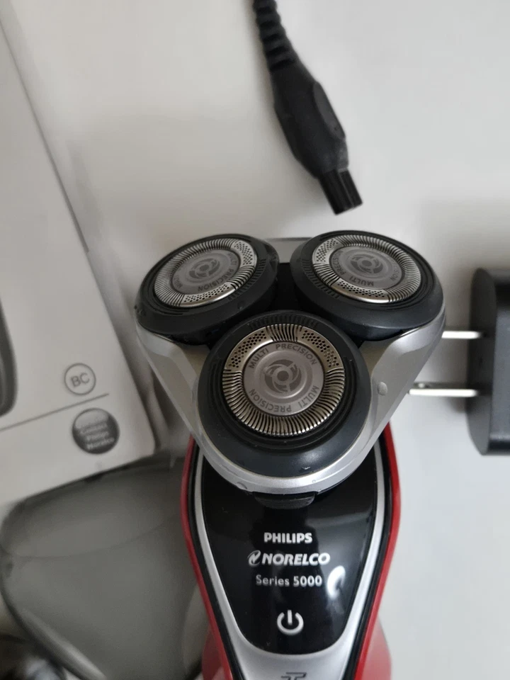 Philips Norelco Rotary Electric Shaver S5390 Wet Dry Rechargeable - Image 4 of 4
