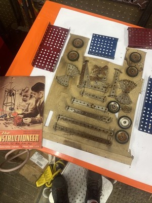 The Constructioneer 1947 Metal Erector Set  Urbana Manufacturing *Read*  BIN