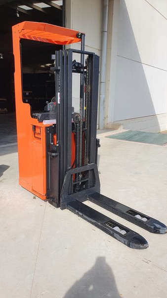 APILADOR HOMBRE MONTADO TOYOTA BT MODELO SSE135