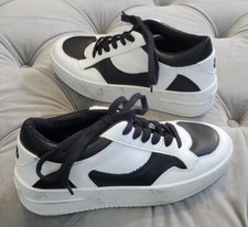 Alice  Olivia by Stacey Bendet ACBC Womens White Black Sneaker Shoes 38 8 Italy