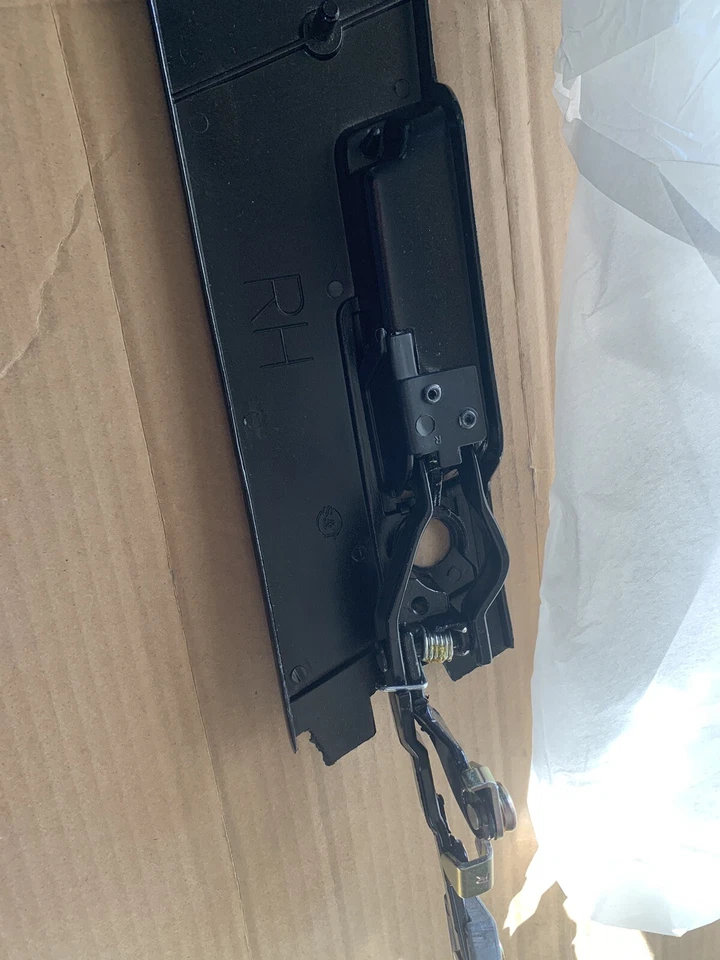 Manija de puerta exterior convertible derecha para 88-97 Oldsmobile Cutlass Supreme cupé/convertible Foto 2 de 2