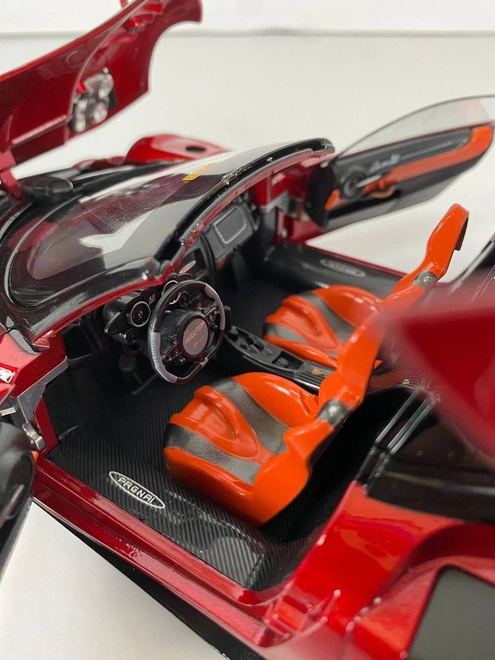 PAGANI HUAYRA BC ROADSTER  1:18 Red (FULL OPENINGS) - - Immagine 2 di 4