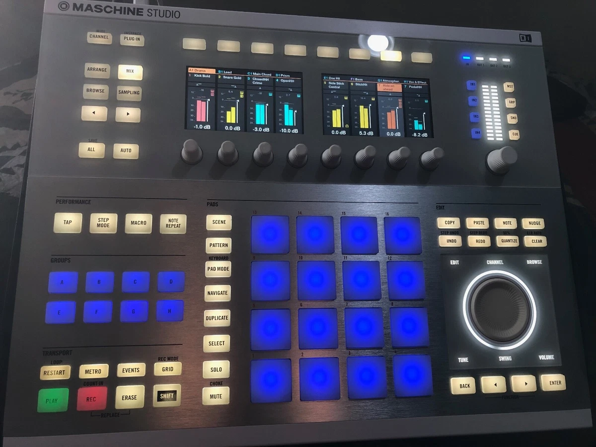 Native Instruments Maschine Studio (White) + Software &amp
