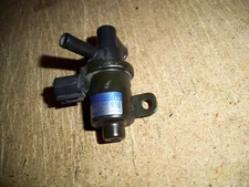 2000-01 LEXUS ES300 TOYOTA GENUINE VACUUM VALVE SWITCH # 90910-12230